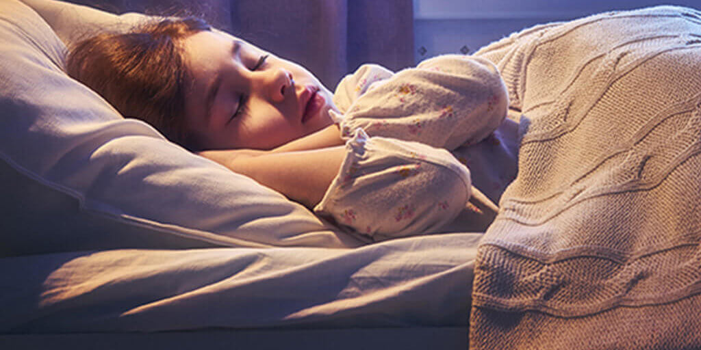 چگونه کودک را عادت دهیم که تنها بخوابد؟